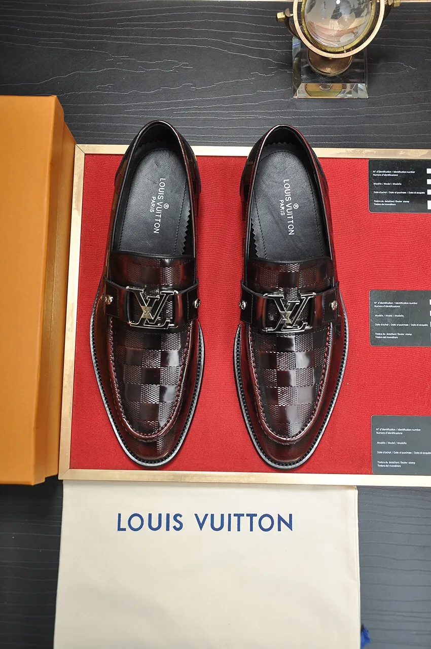 Men's men's shoes 💰520💶 [LV] (original single cowhide lining) 🍀LV's latest genuine leather business suit shoes are launched simultaneously on the official website. The first-layer cowhide imported from Italy is made of heavy gold, 💥official website 1:1 rubber outsole. Versatile to wear, high-end without losing class, and the color combination is extraordinary. This four-season style is alluring when worn on your feet, showing off your big-name flair. Standard code 38-45 (45 customized)